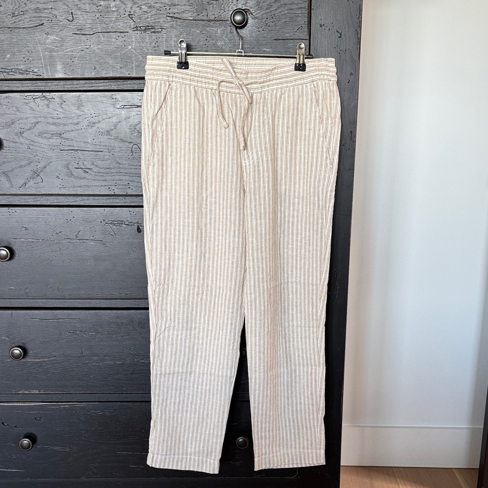 GAP Tan and White Stiped Ankle Cropped Pants